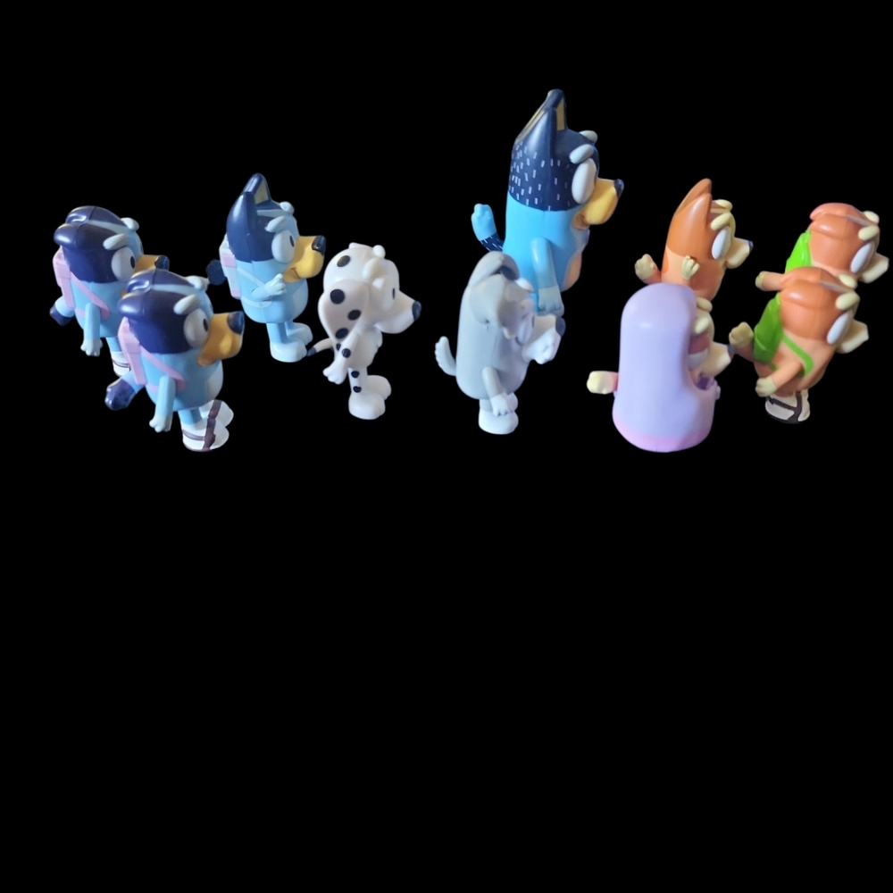 10 Authentic Bluey And Friends Action Figures - Picture 3 of 14